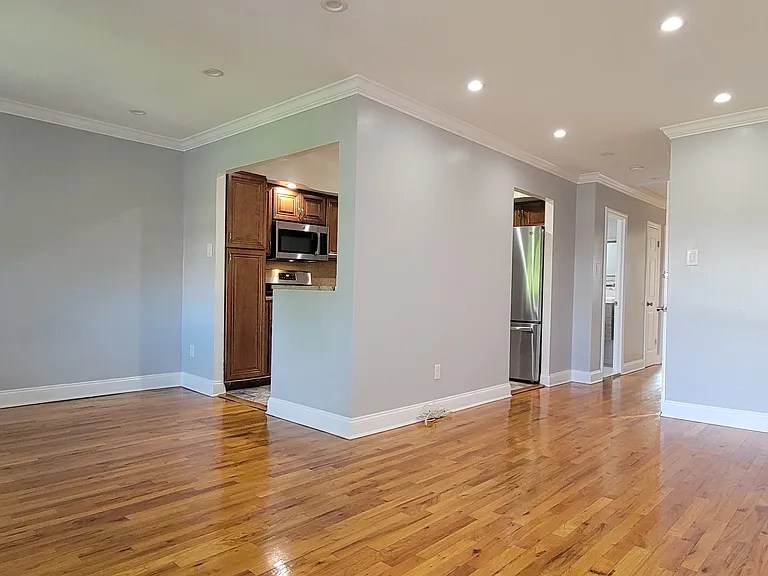 2076 E 55th St #3 — Photo 3