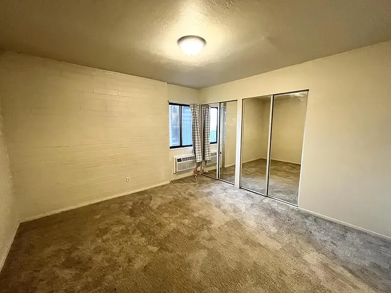599 N Darwin St #9 — Photo 4