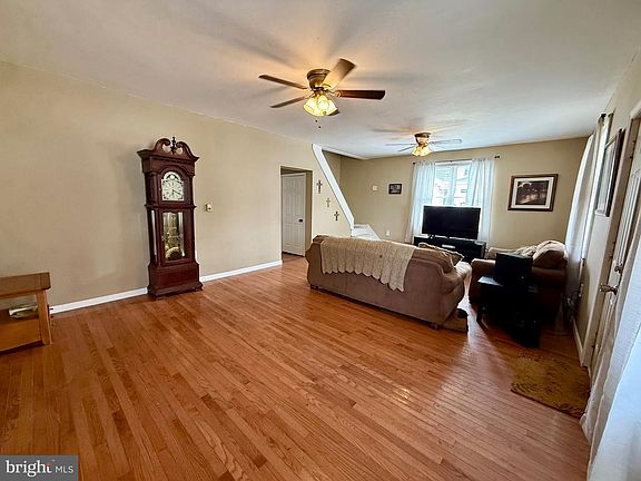 3rd image of 10124 Hummingbird St