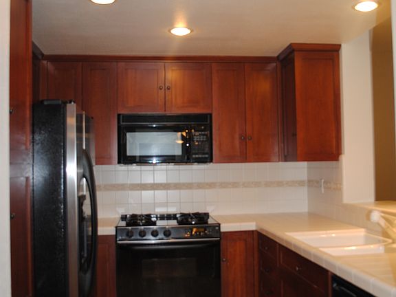 4th image of 5800 Owensmouth Ave APT 69