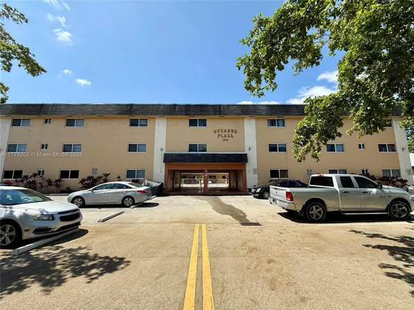 7910 Taft St APT 303, Pembroke Pines, FL 33024