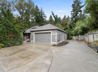 820 173rd Ave NE #B, Bellevue, WA 98008