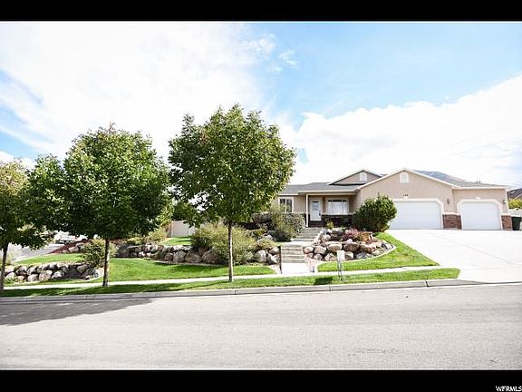 3rd image of 157 S Val Vista Dr
