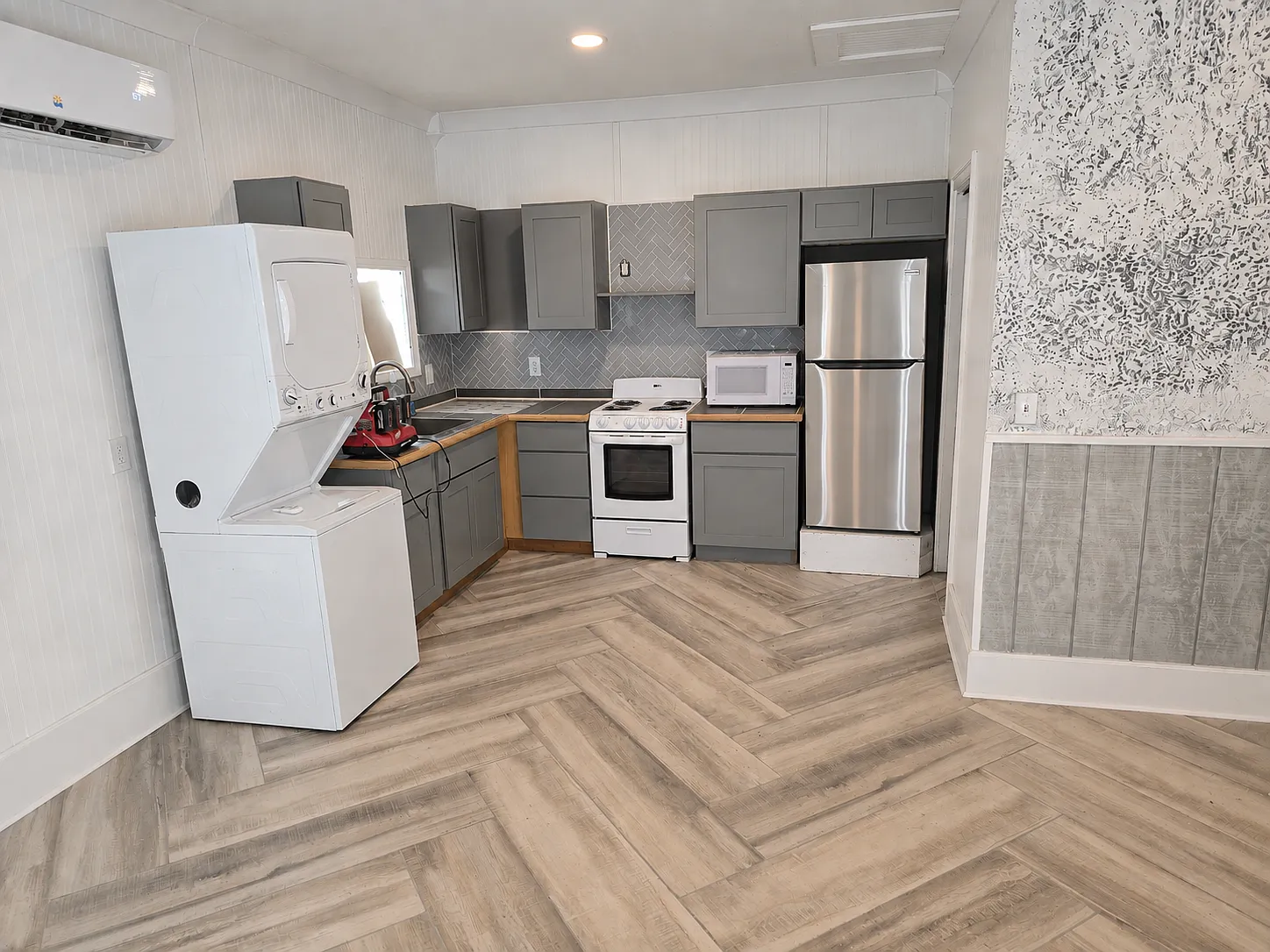 Studio, 450 sqft, $800 — Photo 2