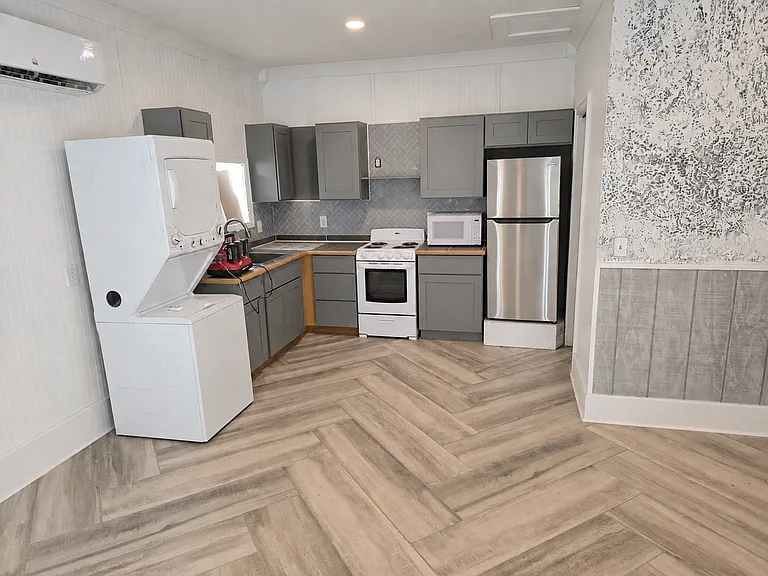 100 2nd Ave #A — Photo 2