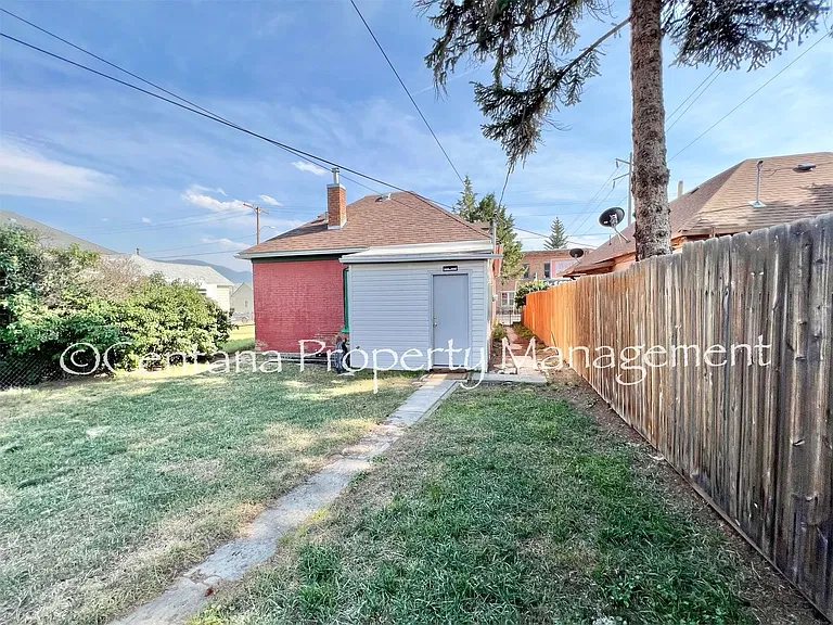 1305 E 2nd St — Photo 37