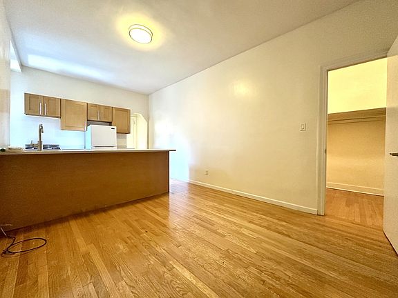 4th image of 400 Fort Washington Ave APT 4A