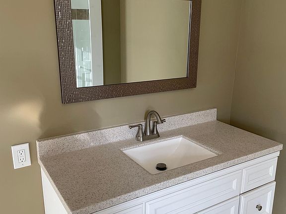 4th image of 1675 S Cove Ln