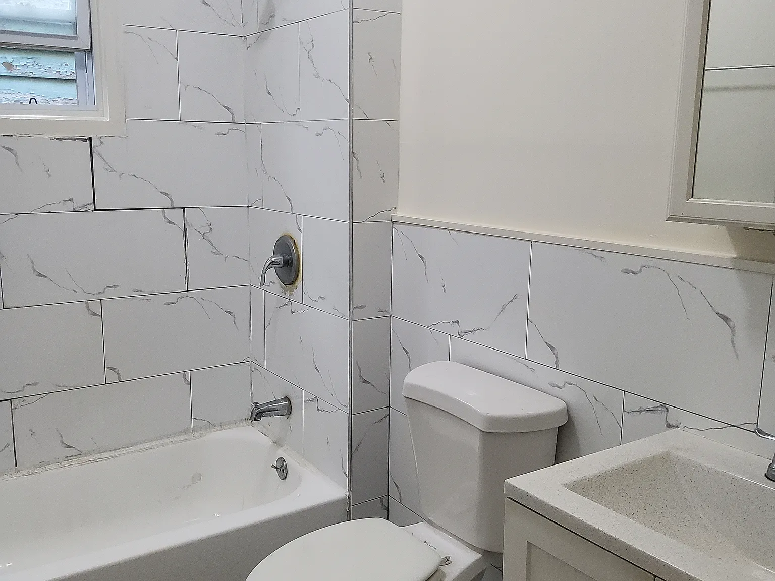 3 bed, 800 sqft, $1,975 — Photo 2