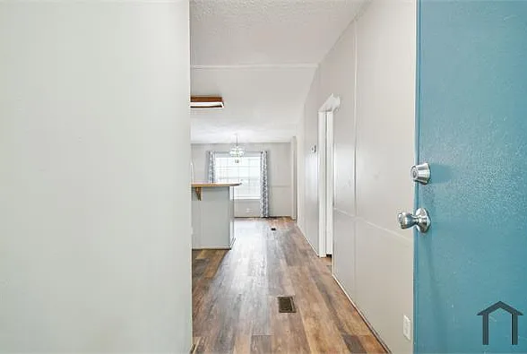 4 bed, 1120 sqft, $2,300 — Photo 3