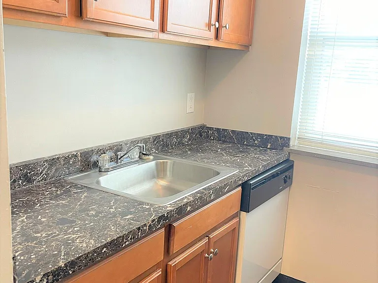 5712 Phillips Ave #B8 — Photo 28