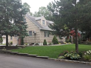 108 E 17th St, Huntington Station, NY 11746