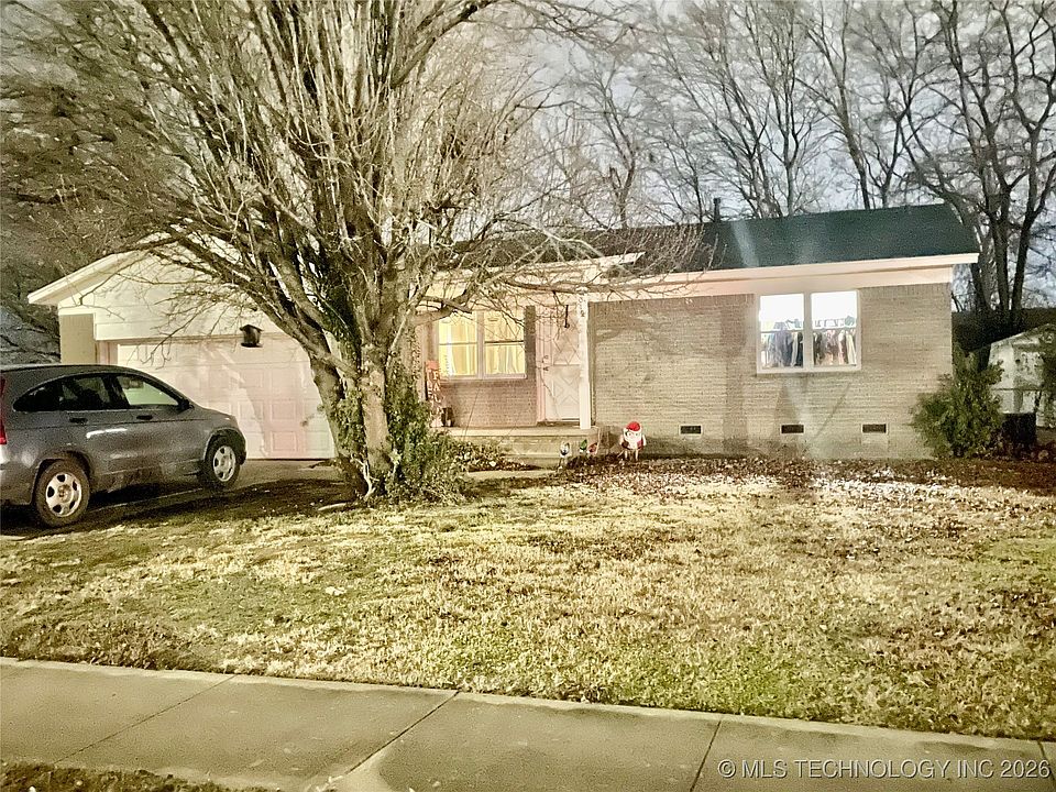 1st image of 601 E 8th St