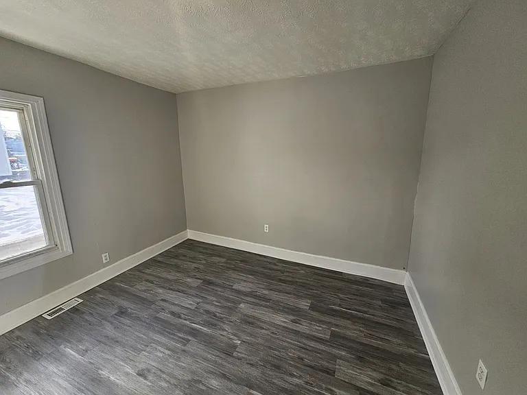 3204 West 73rd Street - Downstairs — Photo 10