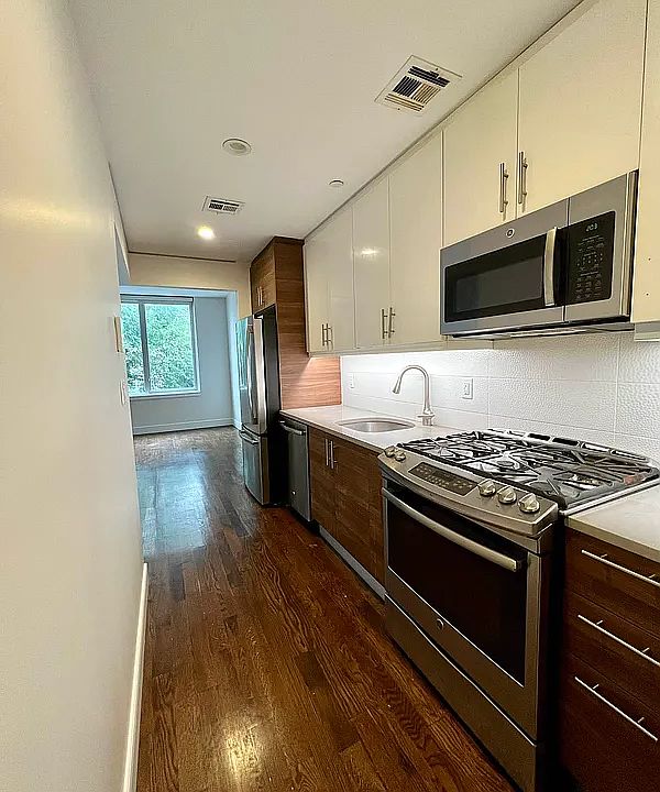 1st image of 843 Lexington Ave #5M