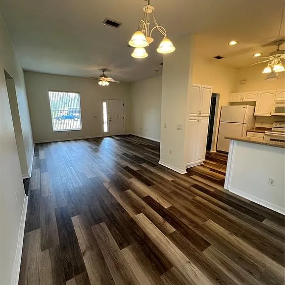 4733 S Cranberry Blvd — Photo 2