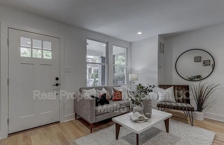 1711 Lang Pl NE — Photo 8