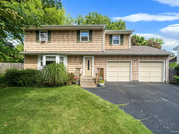 10 Foothill Lane, Smithtown, NY 11787