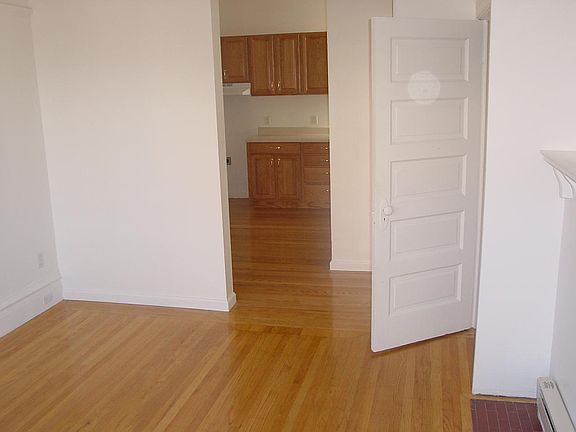 3rd image of 307 Frederick St APT 5