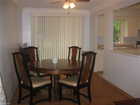 3rd image of 432 E Meadowlawn Blvd