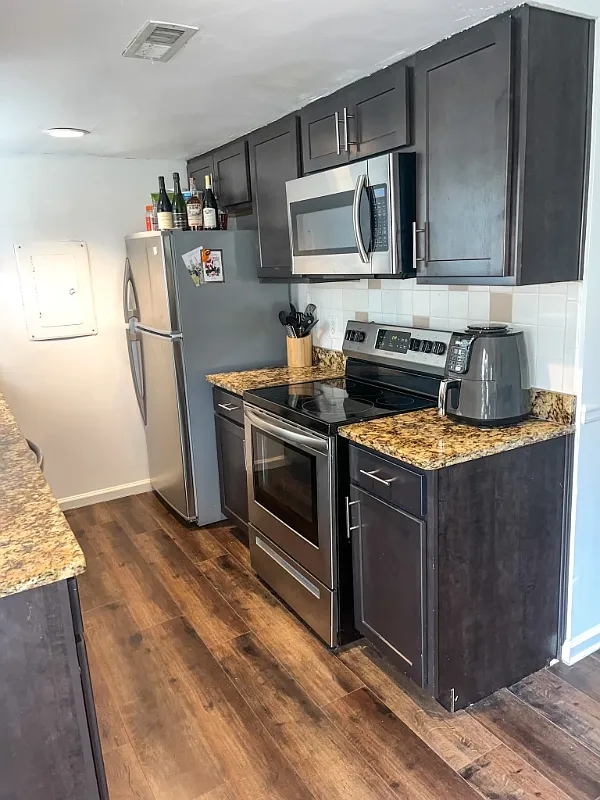 Beautifully Updated 2 Bed / 2.5 Bath Townhome in Highgate at Sandy Springs — Photo 4