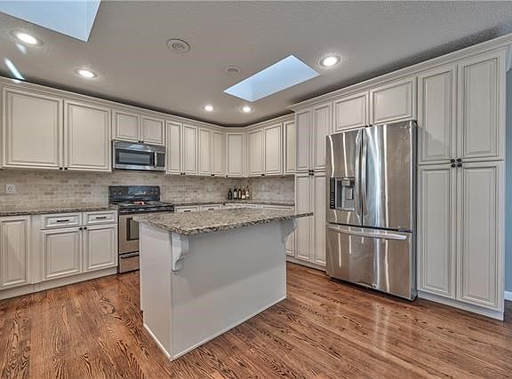 4th image of 6321 W 66th Ter