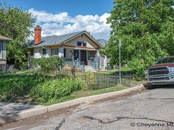 3rd image of 110 E 27th St