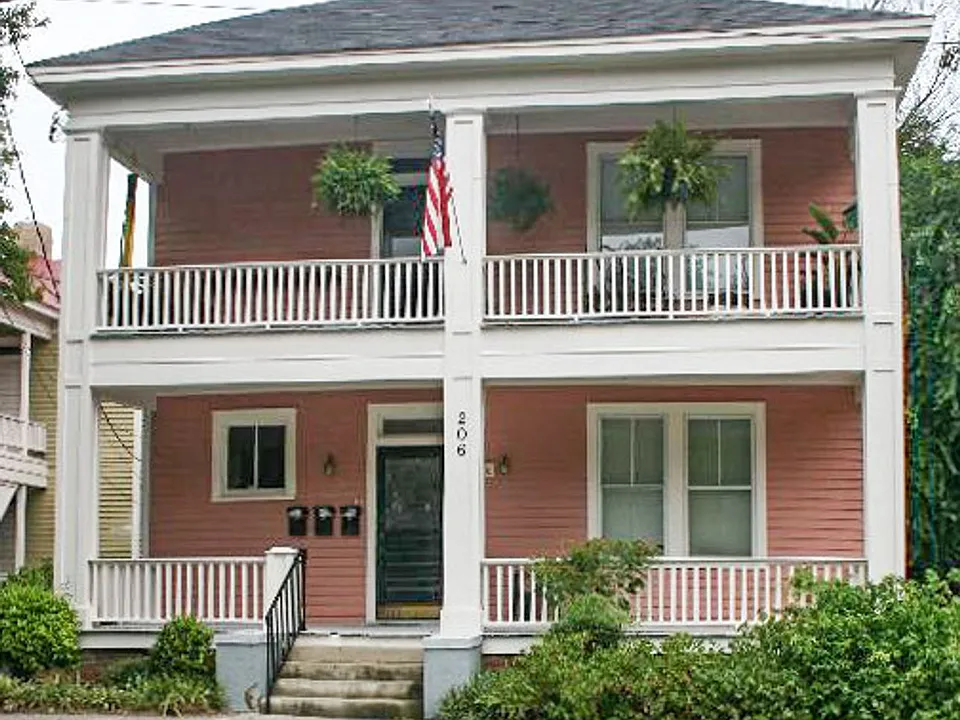 206 Third Street - Zulueta