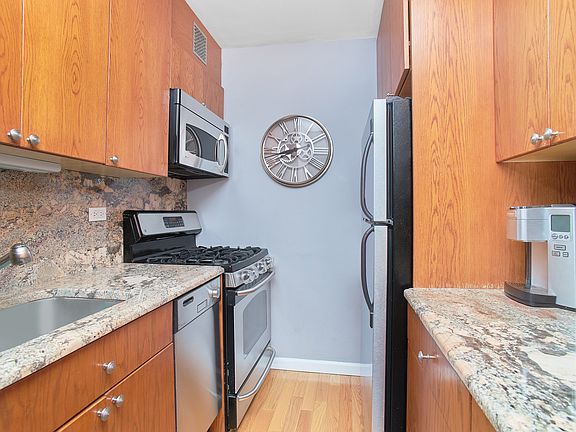 4th image of 165 W End Ave APT 25A