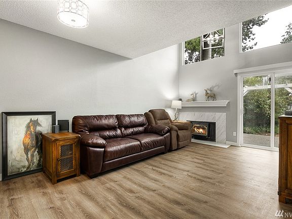 2nd image of 814 Pike St NE APT D1