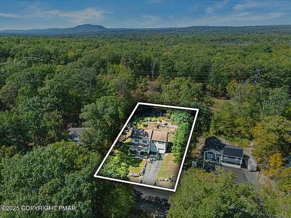 2nd image of 1135 Hunters Woods Dr