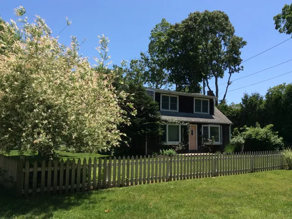 https://photos.zillowstatic.com/fp/f499f9bb4f8ba15f79e1cb34ab91eb86-p_e.webp