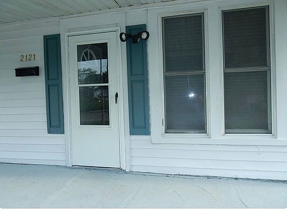 3rd image of 2121 Elm St
