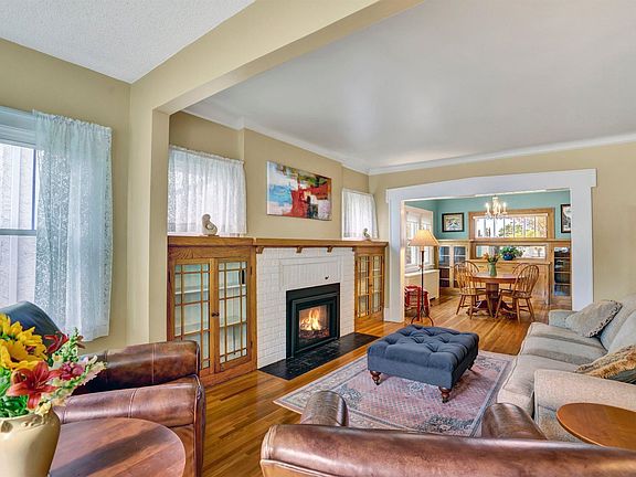 3rd image of 3848 Aldrich Ave S