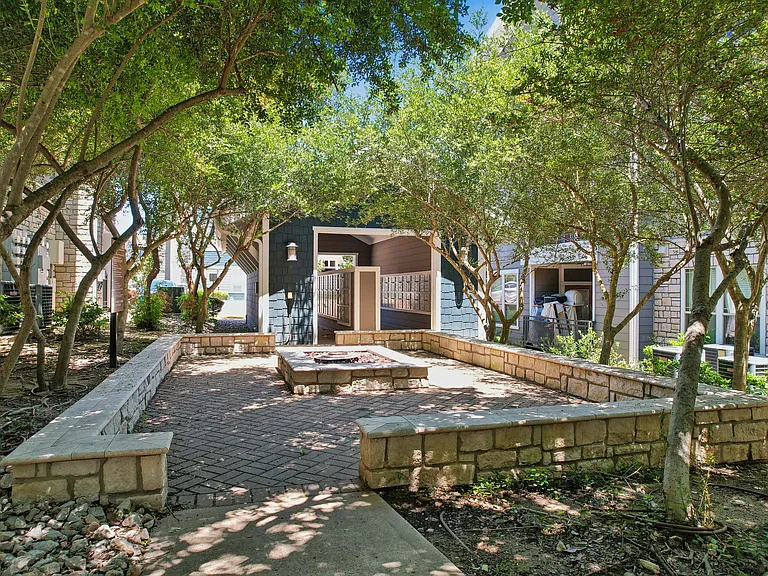 Lakewood Flats Apartments — Photo 41