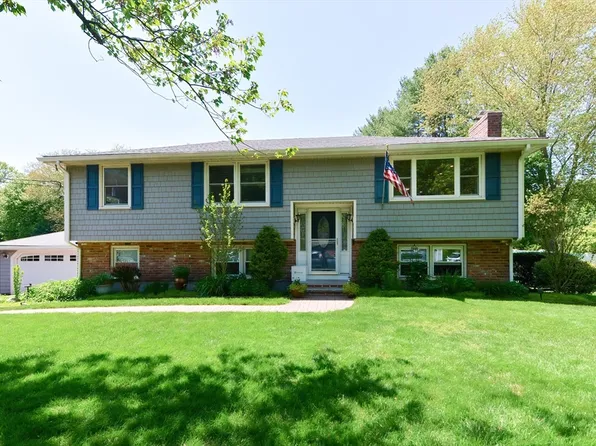 40 Scout Ln, North Attleboro, MA 02760