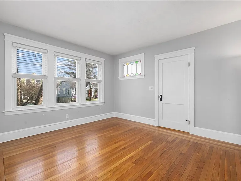 92 Colonial Road — Photo 17