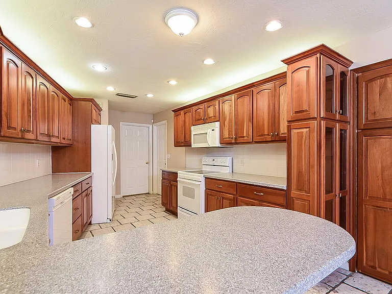 4138 Macaulay Ln — Photo 6