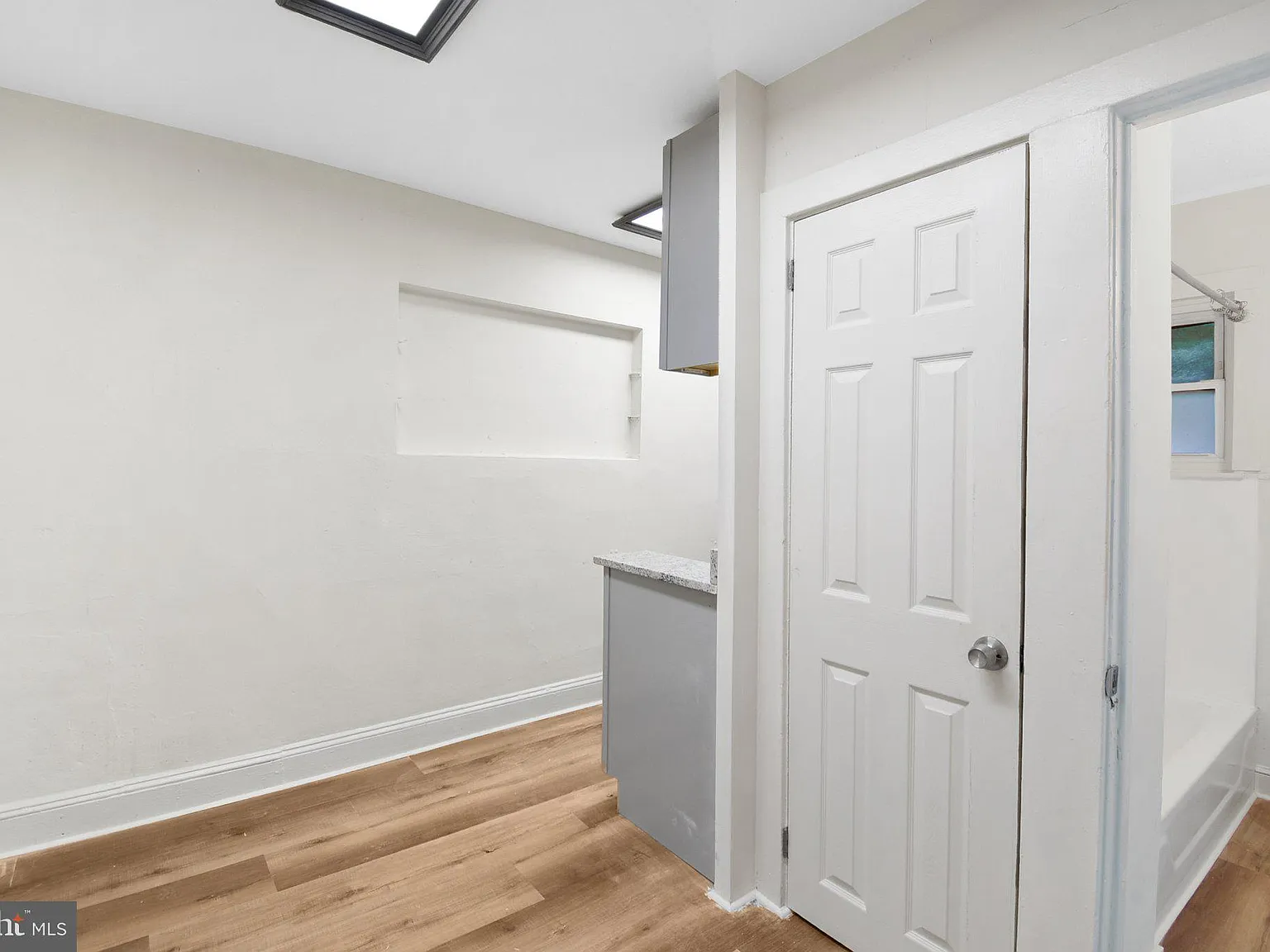 2 bed, 1.0 bath, 1000 sqft, $1,520 — Photo 2