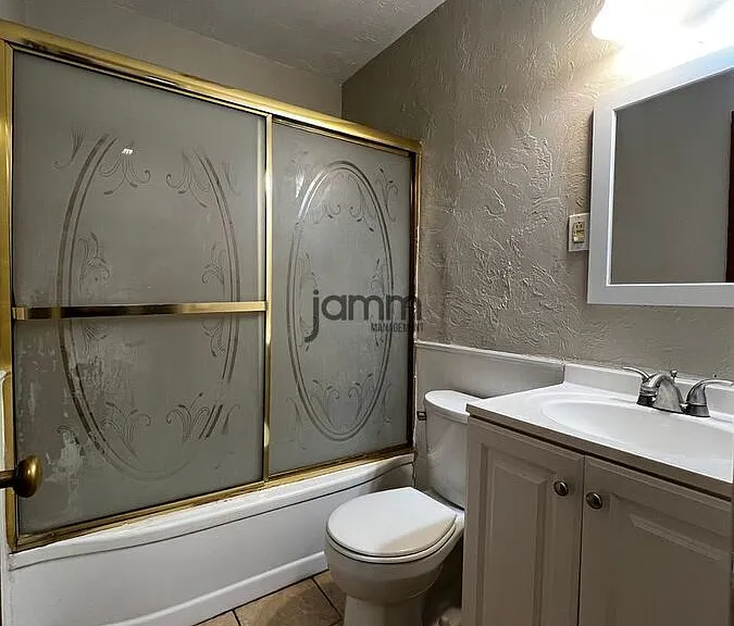 18713 Waterbury Ave — Photo 17
