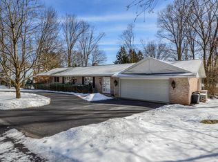 118 Village Dr, Shavertown, PA 18708