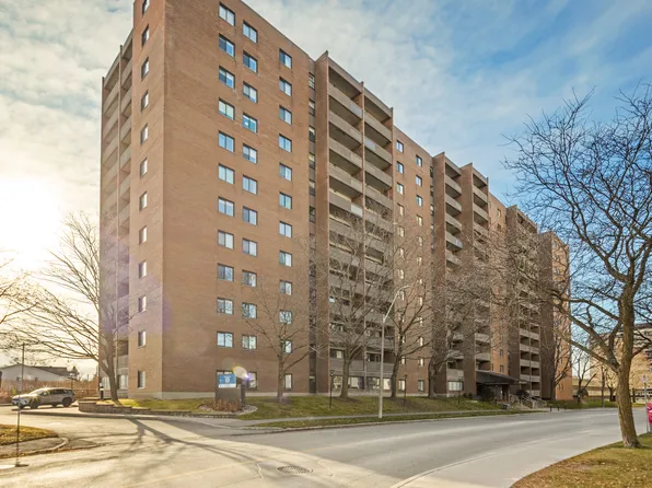 1100 Ambleside Dr #1002, Ottawa, ON K2B 8G6