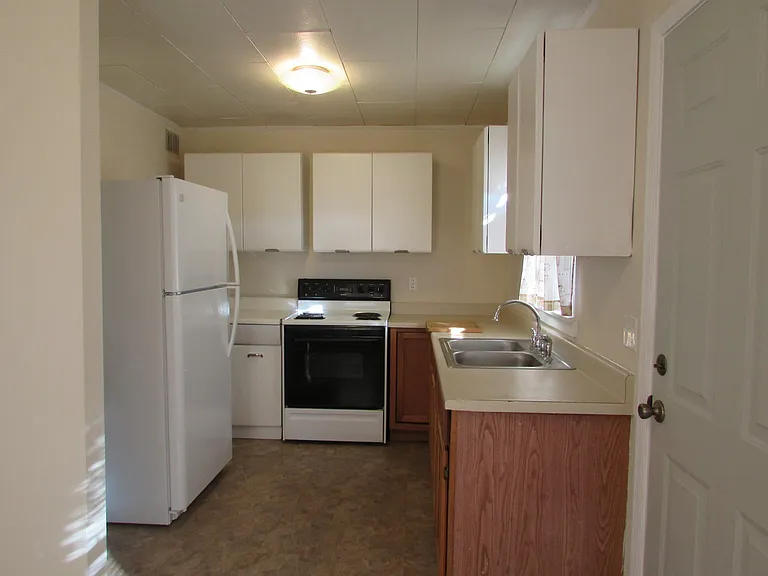 1103 S Platinum Ave — Photo 2