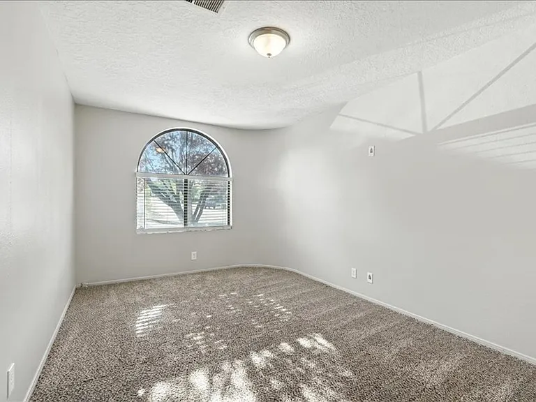 7901 Cockatoo Ln NE — Photo 14