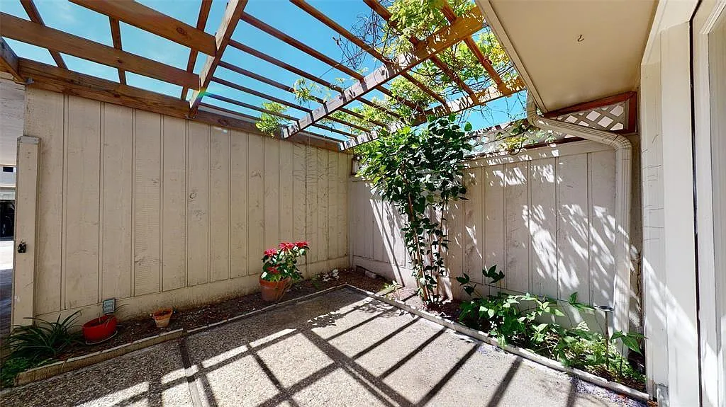 3 bed, 2.5 bath, 1872 sqft, $2,395 — Photo 4