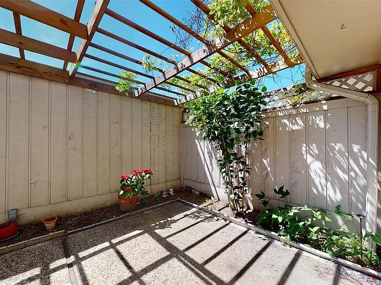 2121 Winrock Blvd #43 — Photo 4