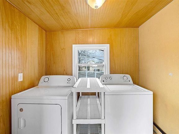 3rd image of 734 W 21st St #B