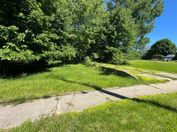 925 Davis St, Manistee, MI 49660