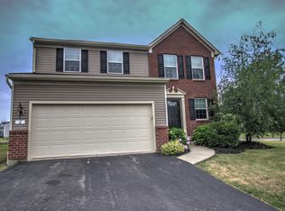2 Scooter Ln, Hamburg, NY 14075
