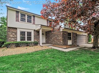 42542 Knollwood Ct, Northville, MI 48168